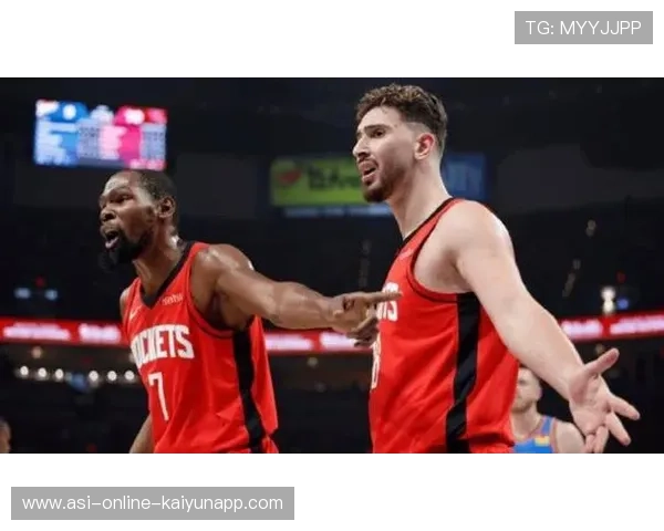 休斯敦火箭快速推进，阿尔佩伦申京策应成功